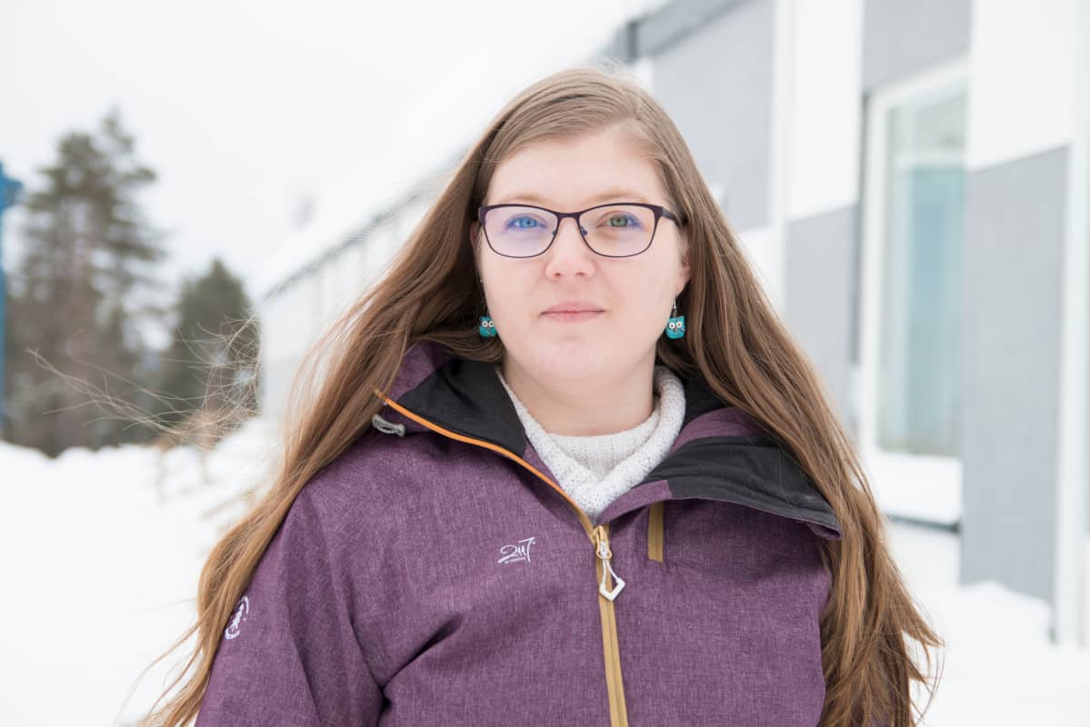 Luokanopettaja Anu Kinnunen kertoo parakkikoulun tilojen toimineen yllättävän hyvin.