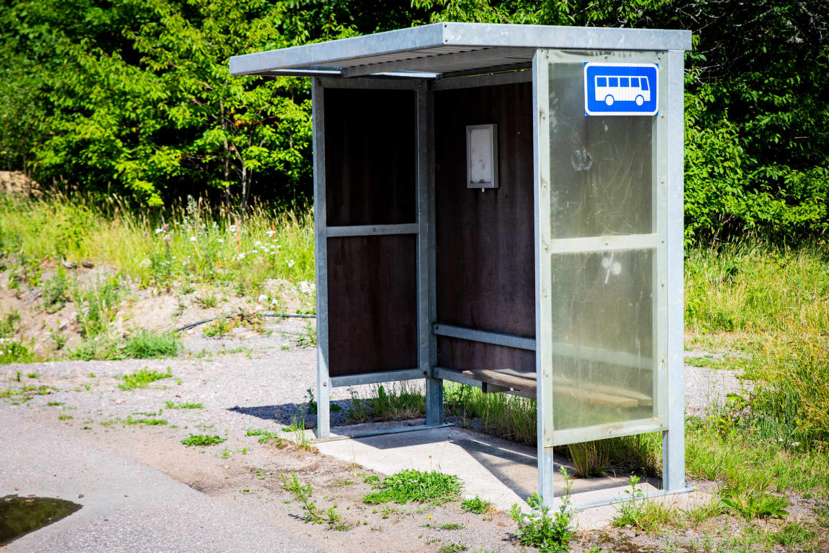 Linja-autopysäkki Loviisassa.
