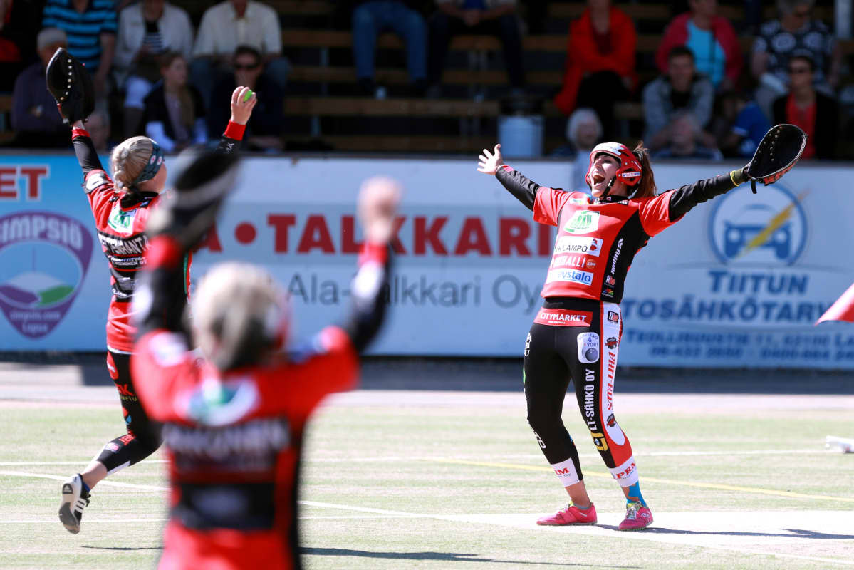 Kuvassa Porin Pesäkarhujen Kaisa-Maija Rosvall