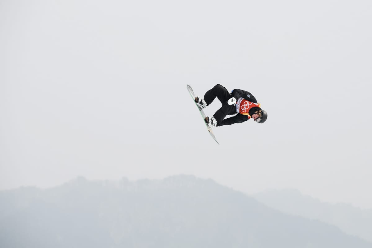 Rene Rinnekangas tekee temppua ilmassa Korean olympialaisissa.