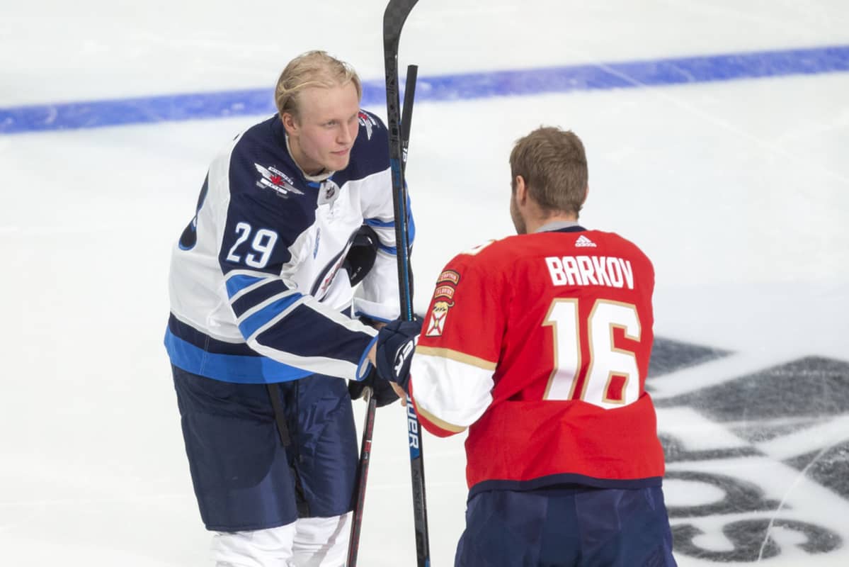 Patrik Laine ja Aleksander Barkov kuvassa