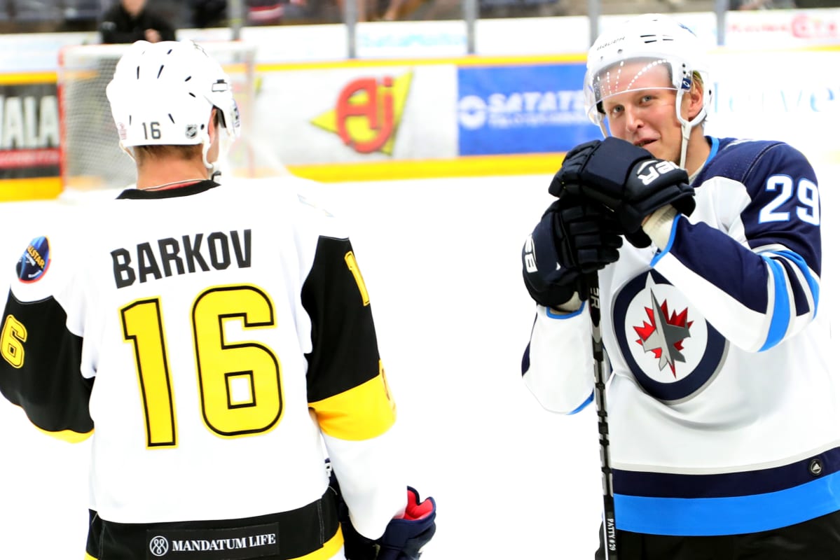 Kuvassa Alexander Barkov ja Patrik Laine