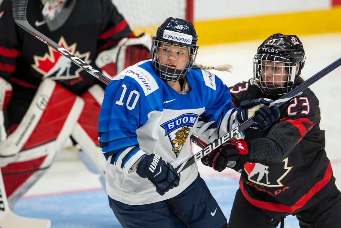 Linda Välimäki (vas.) ja Erin Ambrose