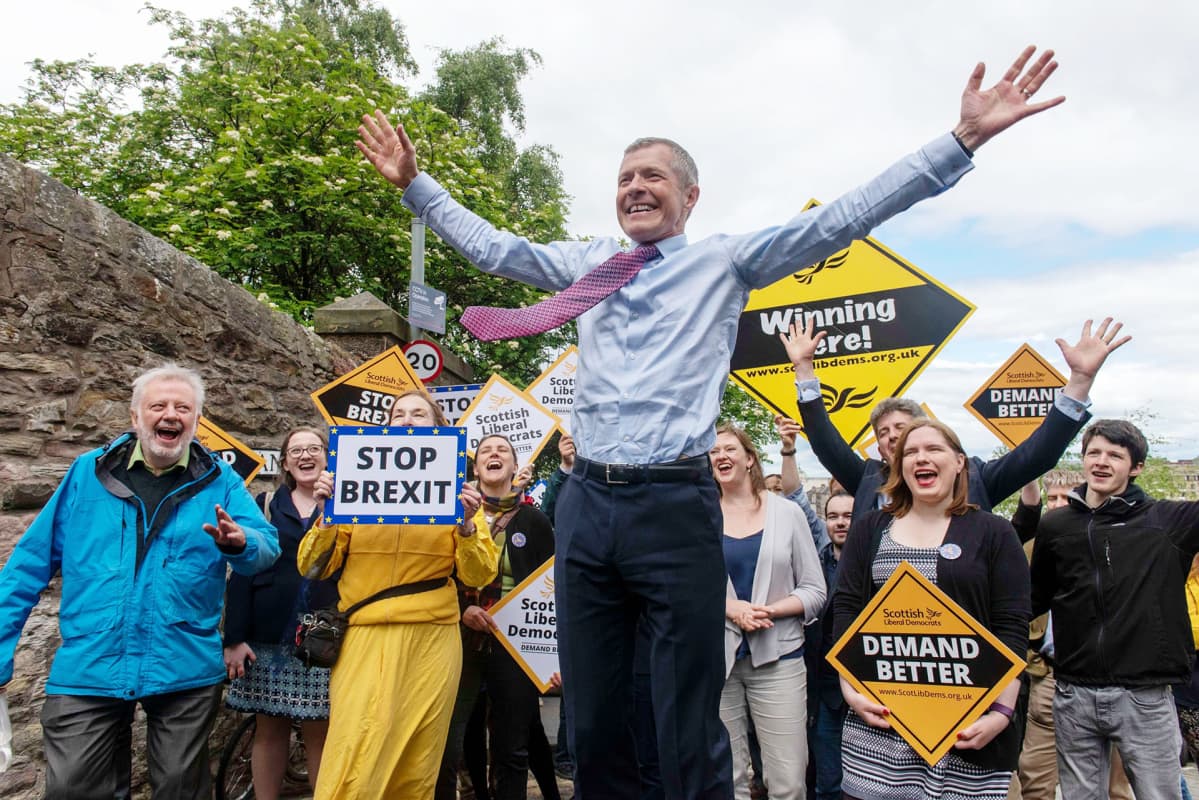 Willie Rennie ja kumppanit.