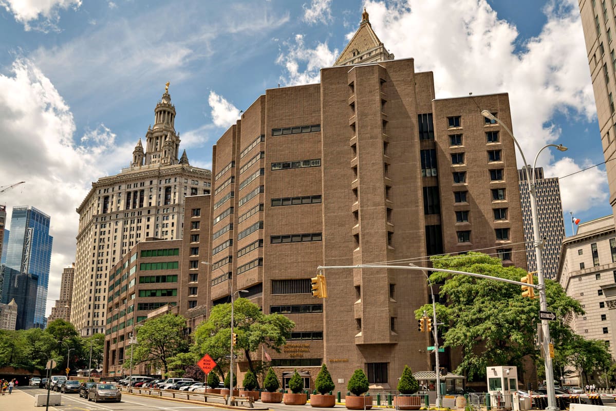 Jeffrey Epstein löydettiin lauantaina elottomana sellistään liittovaltion vankilassa New Yorkissa.