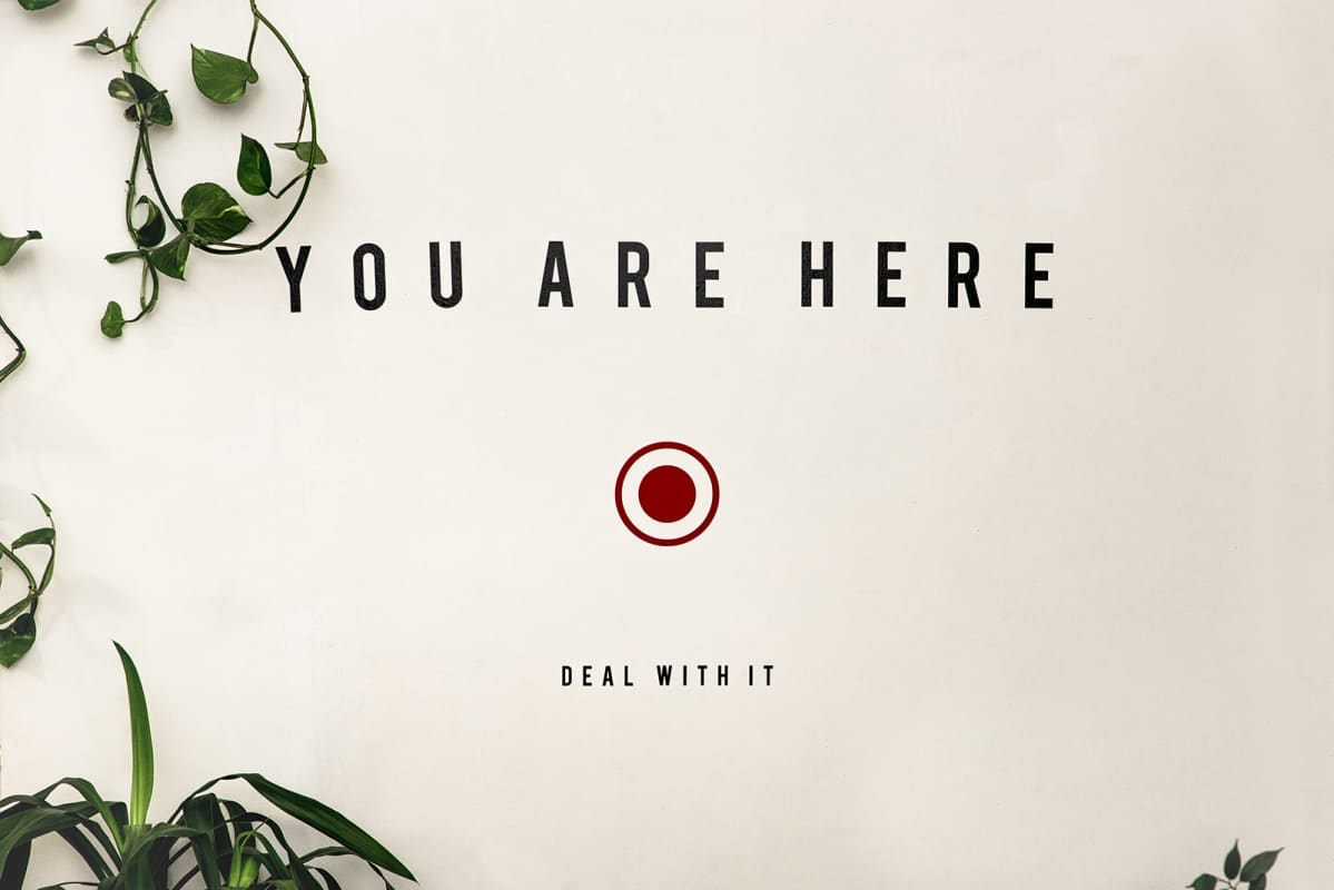 "You are here" -seinätarra, yksityiskohta Martta Tervosen asunnosta