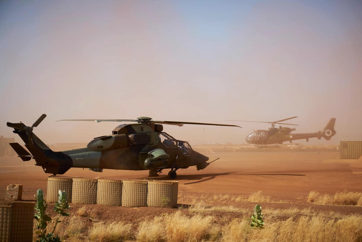Helikopteri Ranskan armeijan tukikohdassa Gaossa, Malissa.