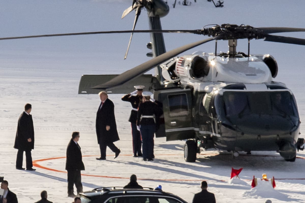 Donald Trump helikopterikentällä