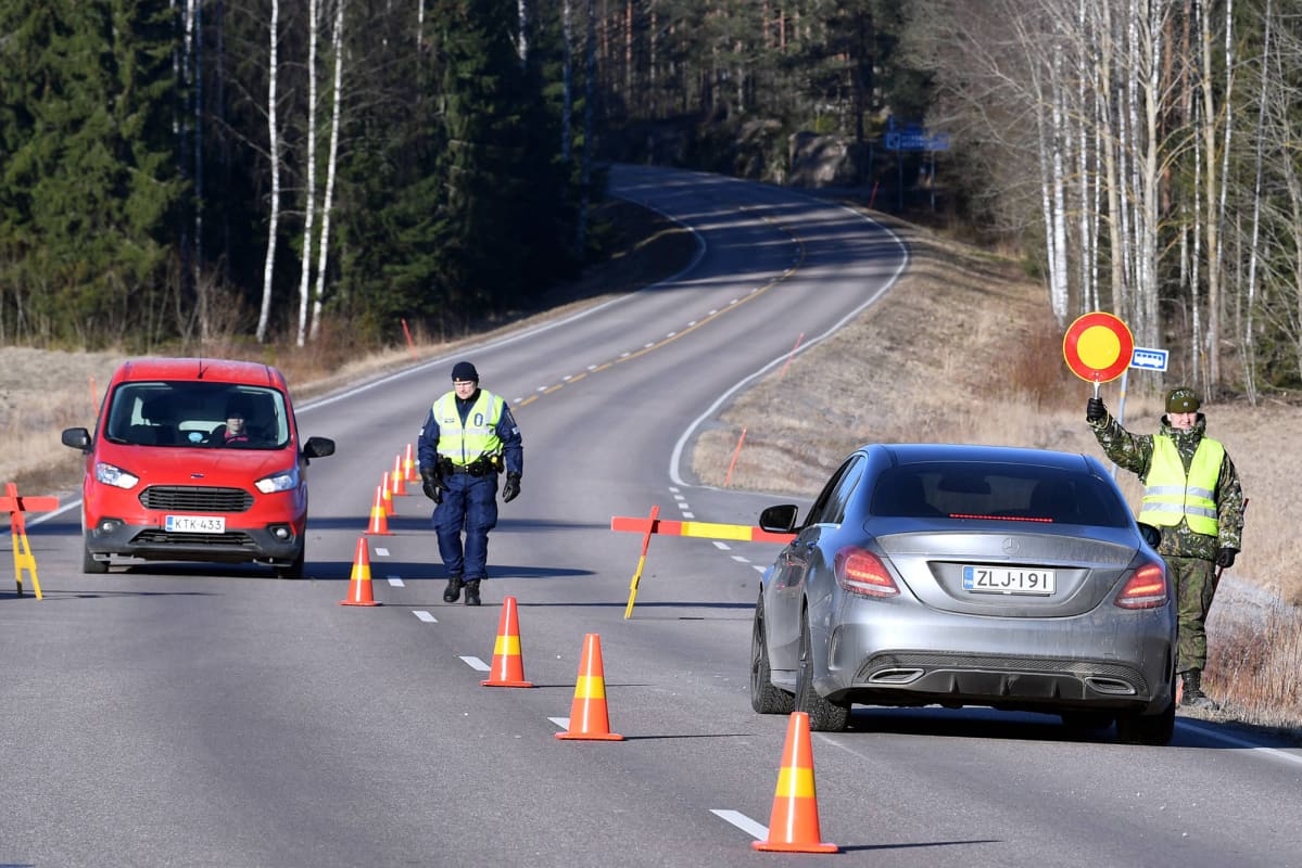 Poliisin tiesulku Myrskylässä 31. maaliskuuta 2020