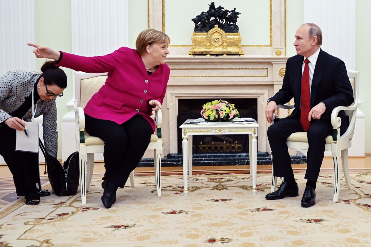 Kuvassa ovat Angela Merkel ja Vladimir Putin.
