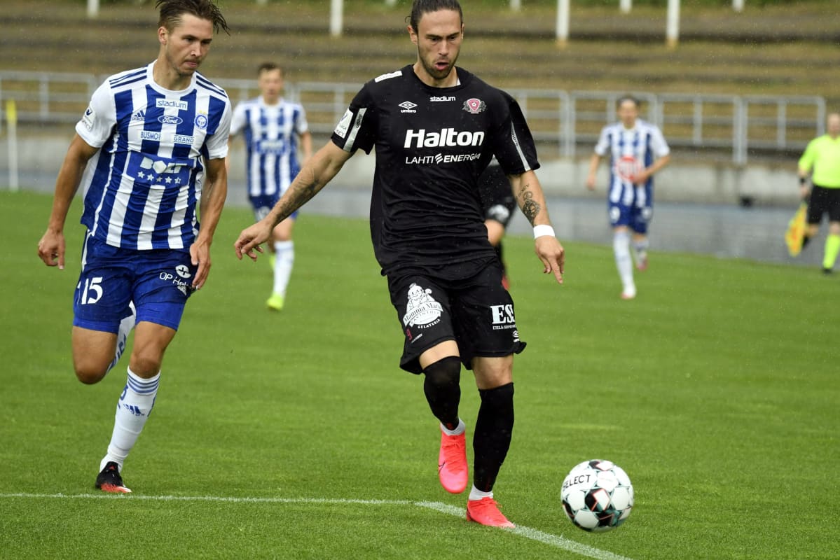 Miro Tenho ja FC Lahden Vahid Hambo jalkapallon Veikkausliigan ottelussa FC Lahti - HJK Lahdessa 1. heinäkuuta 2020.