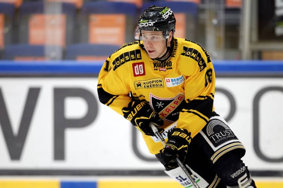 KalPa:n Antti Halonen kentällä.