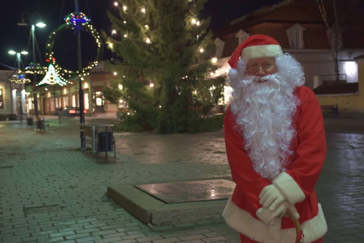 Joulupukki Vanhan Rauman torilla