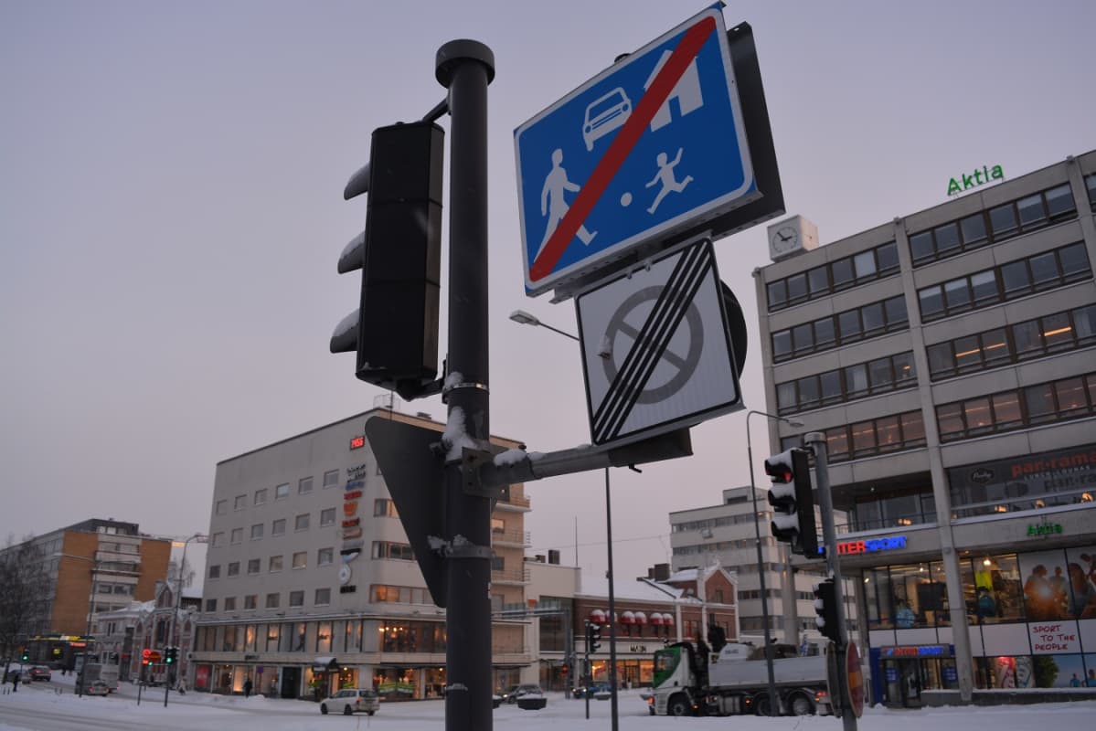 Keskustori ei ole leikkipaikka.