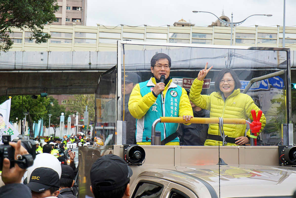 Vaalivoittaja Tsai Ing-wen jalkautui kampanjoinnissaan kansan pariin.
