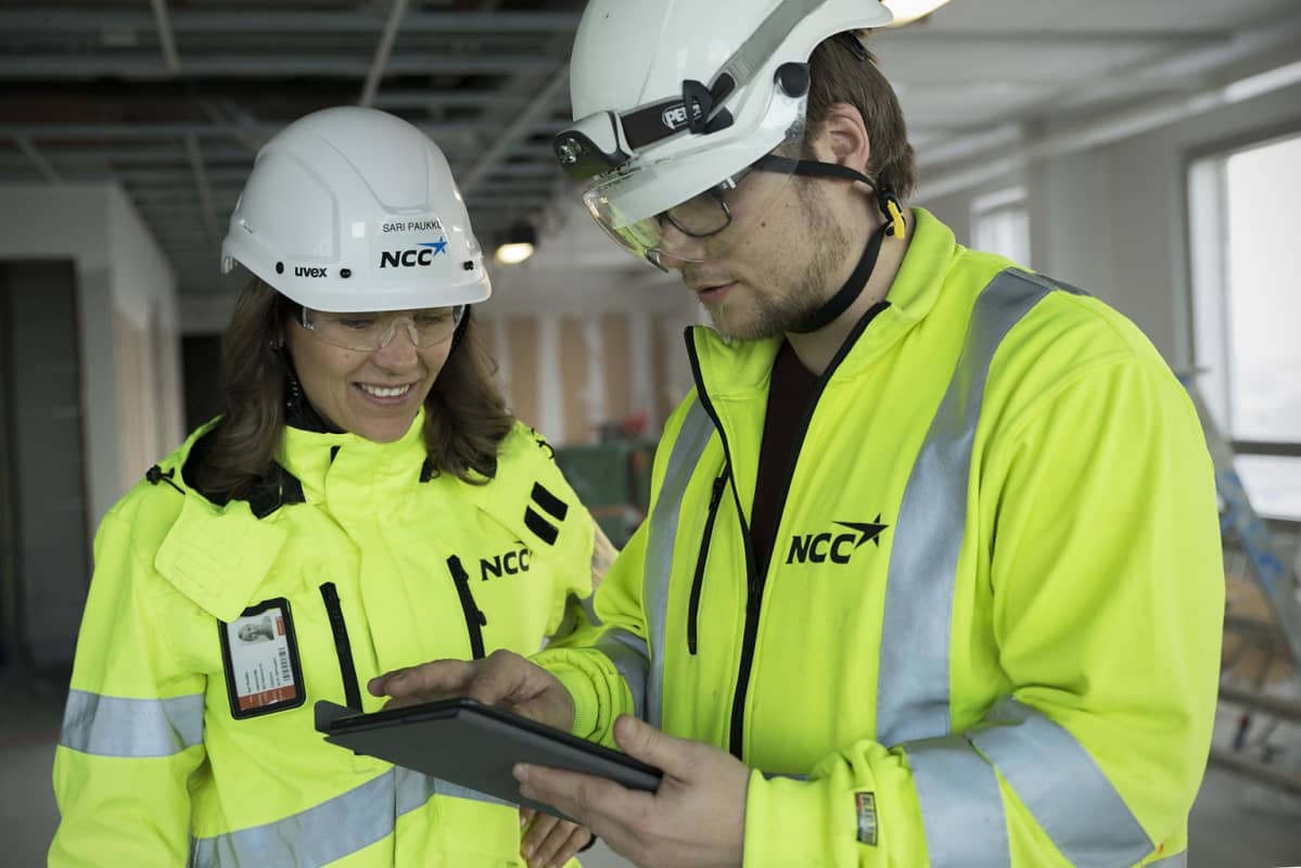 Mobiiliapplikaatio nopeuttaa työtahtia kertoo laatuinsinööri Sari Paukku.