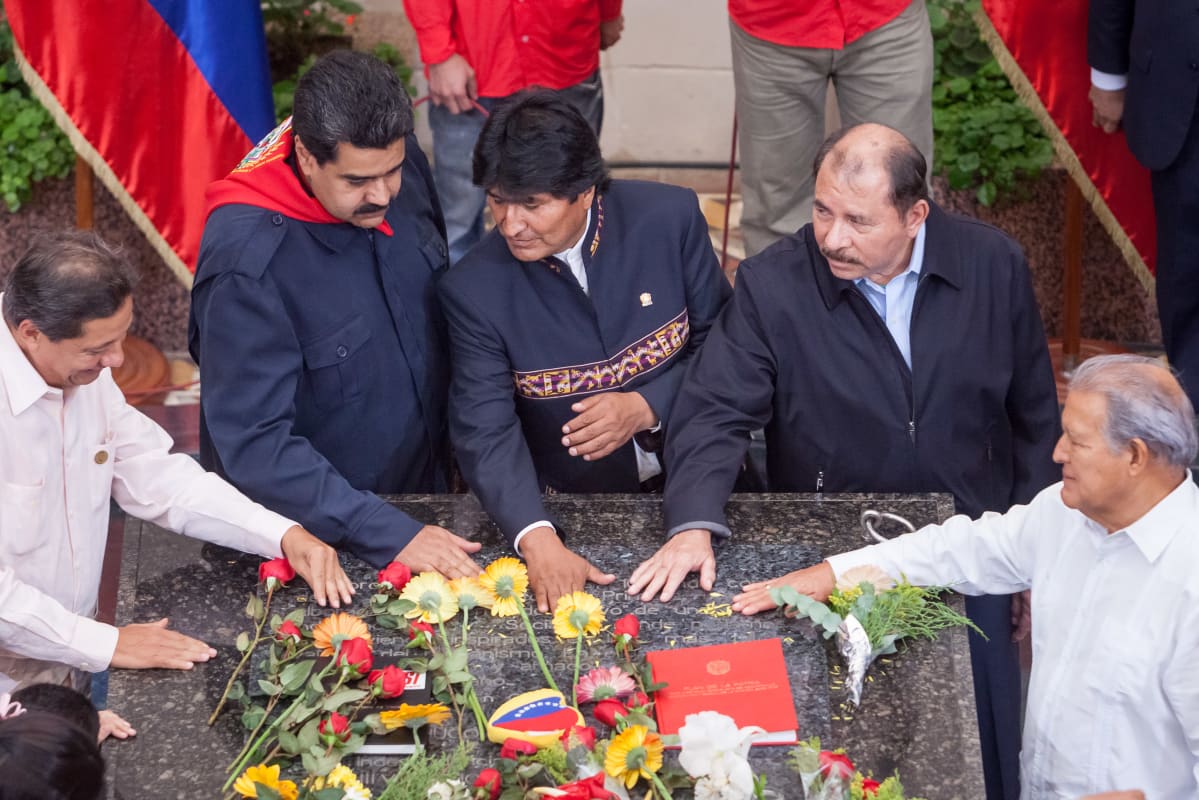 Venezuelan Nicolás Maduro, Bolivian Evo Morales ja Nicaraguan Daniel Ortega Hugo Chavezin haudalla maaliskuussa 2016.