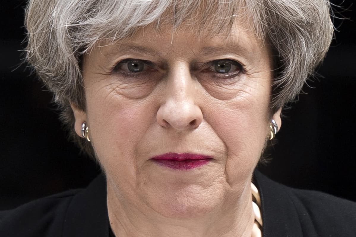 Lähikuva Theresa Maysta.