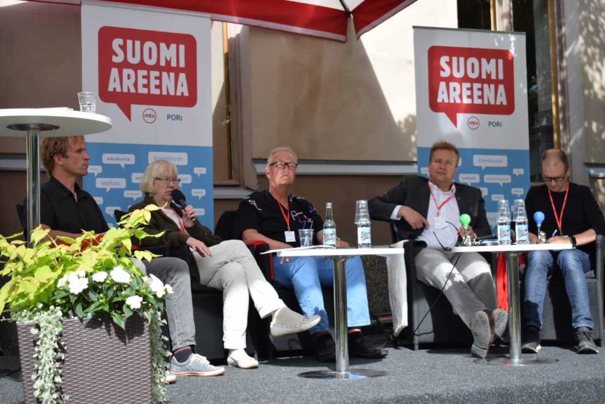 Tuulivoima-keskustelu Porin SuomiAreenassa 2017.