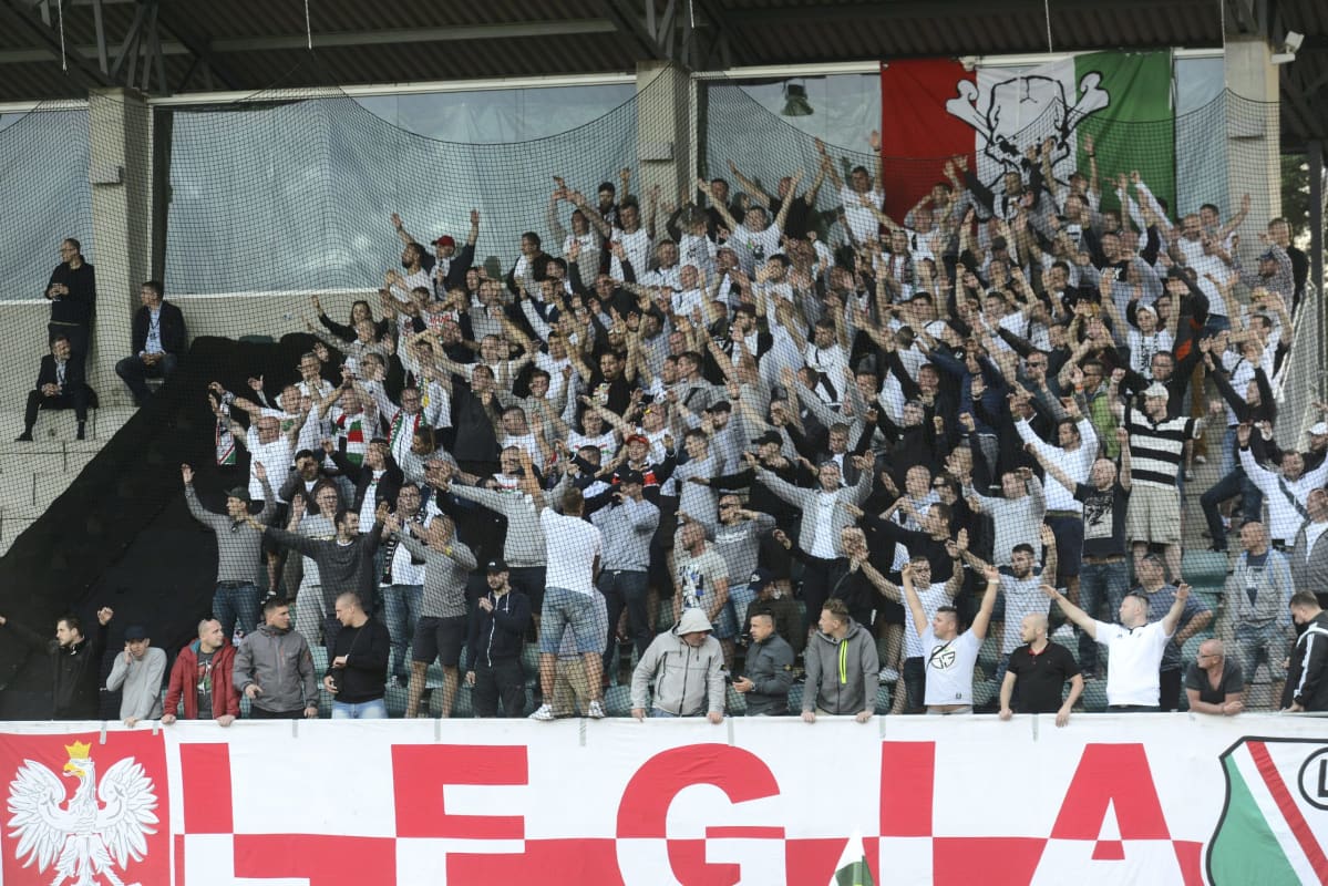 Legia Varsovan kannattajia