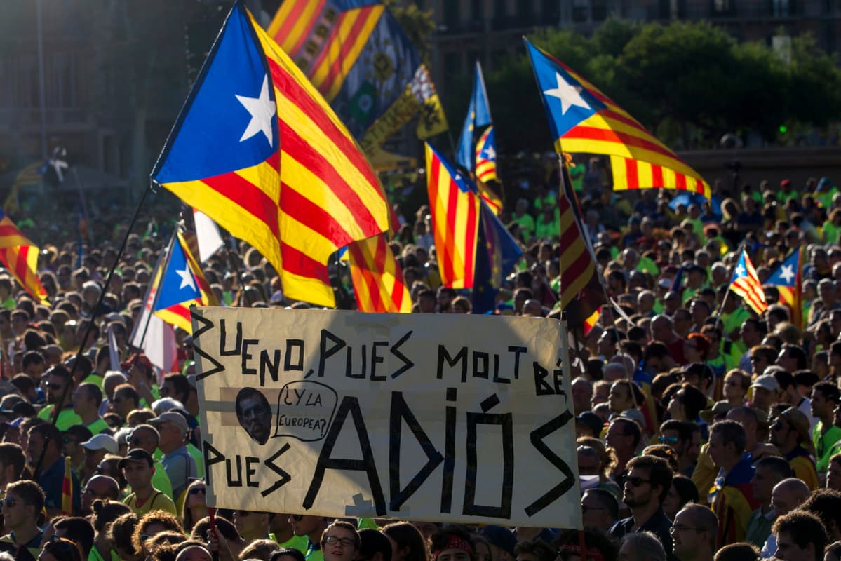 Banderollissa toivotettiin näkemiin Espanjalle.