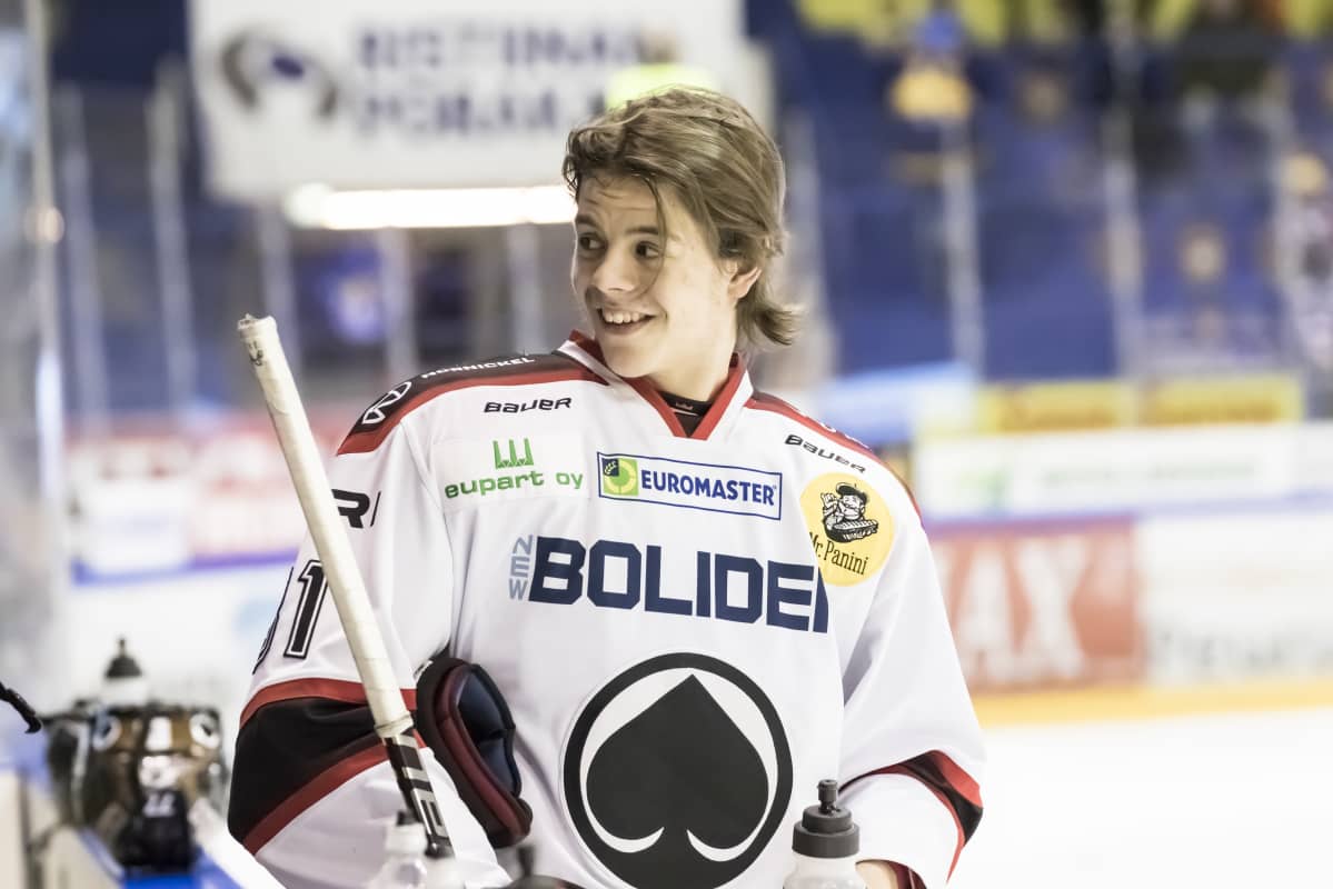 Jesperi Kotkaniemi är glad under en ligamatch mot Jukurit i februari 2018.