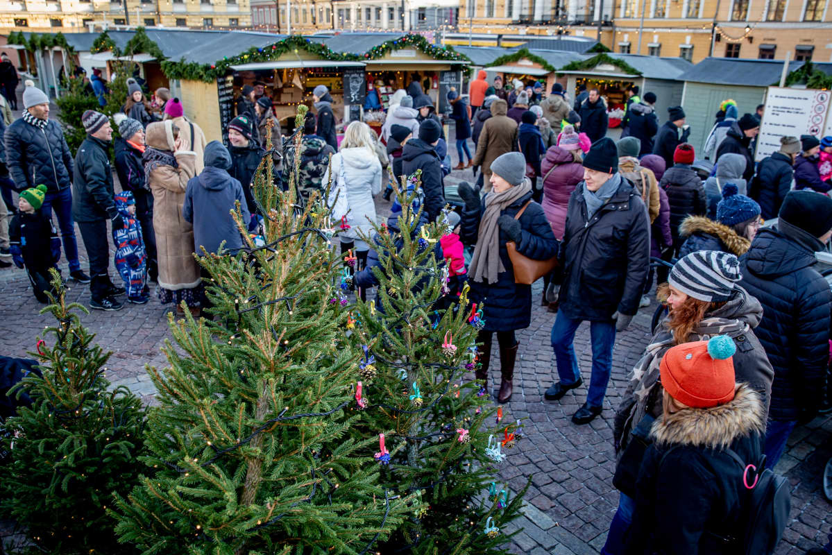 Tuomaan Markkinat Senaatintorilla Helsingissä