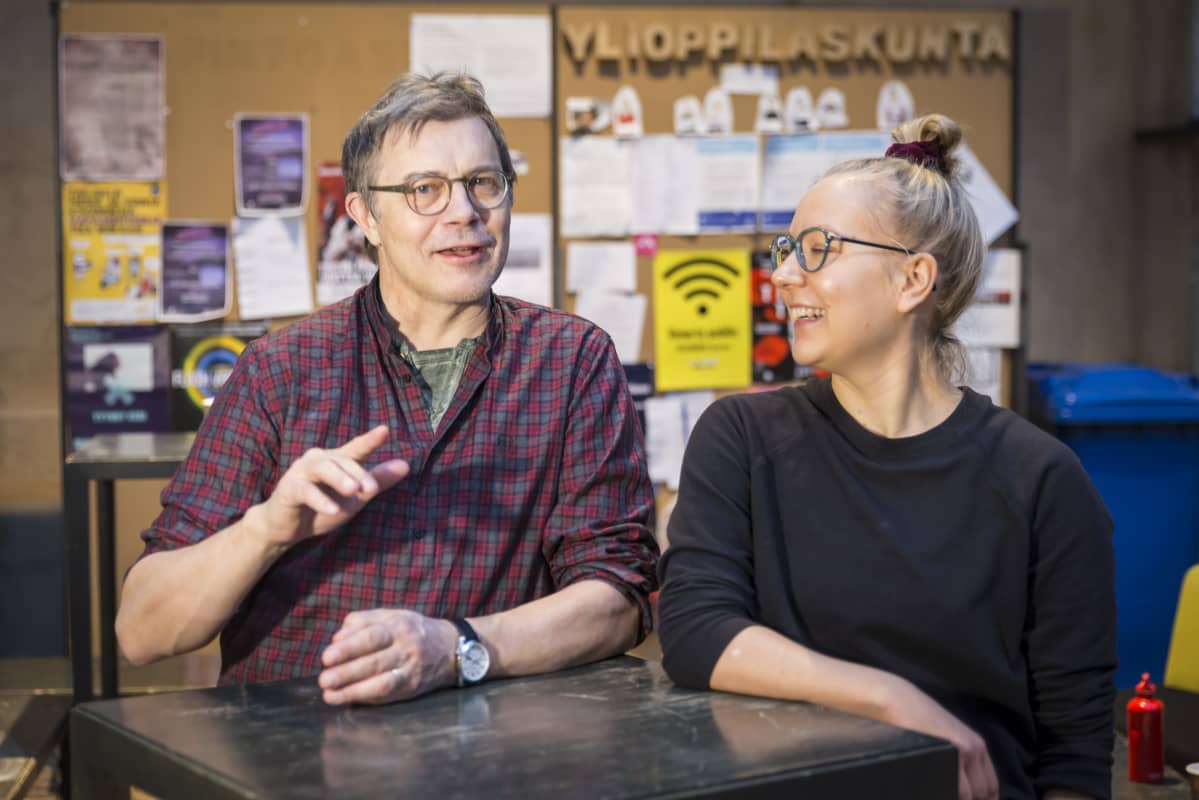 Ville Sandqvist, varadekaani ja Verna Laine, opiskelija, Teatterikokreakoulu ja