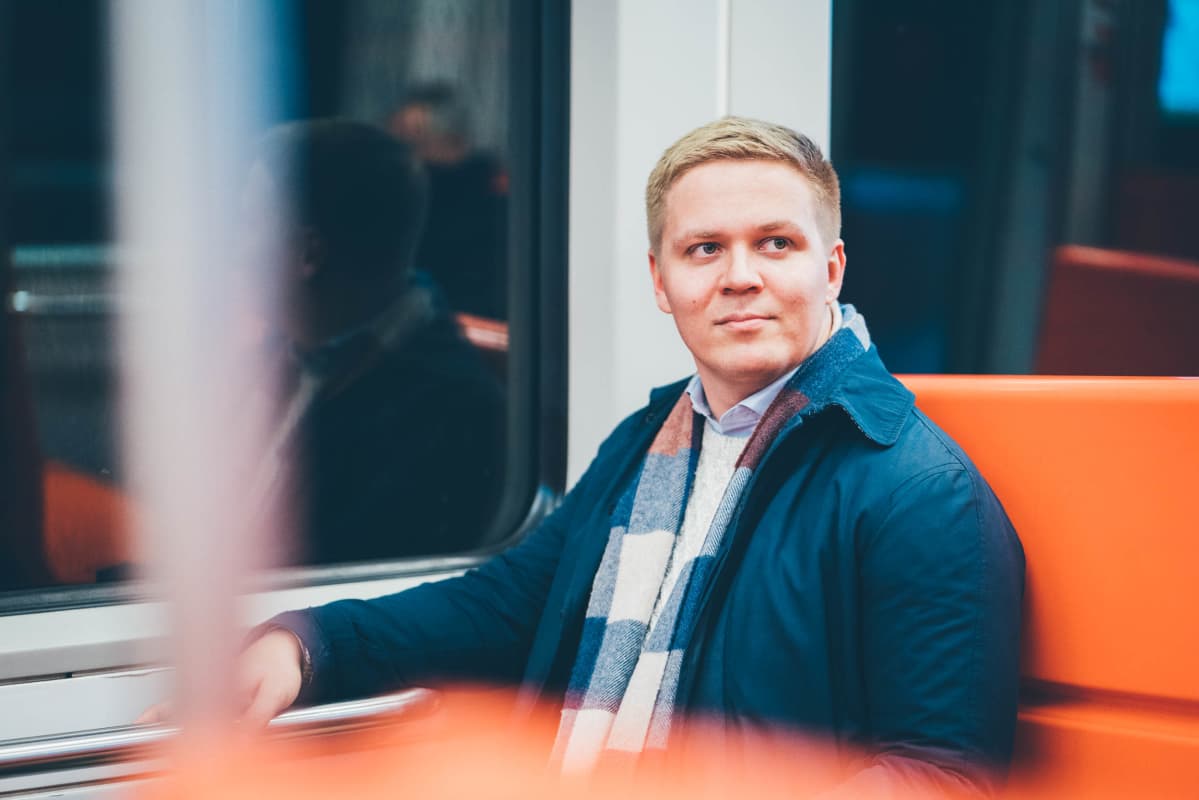 Kokoomusnuorten puheenjohtaja Henrik Vuornos