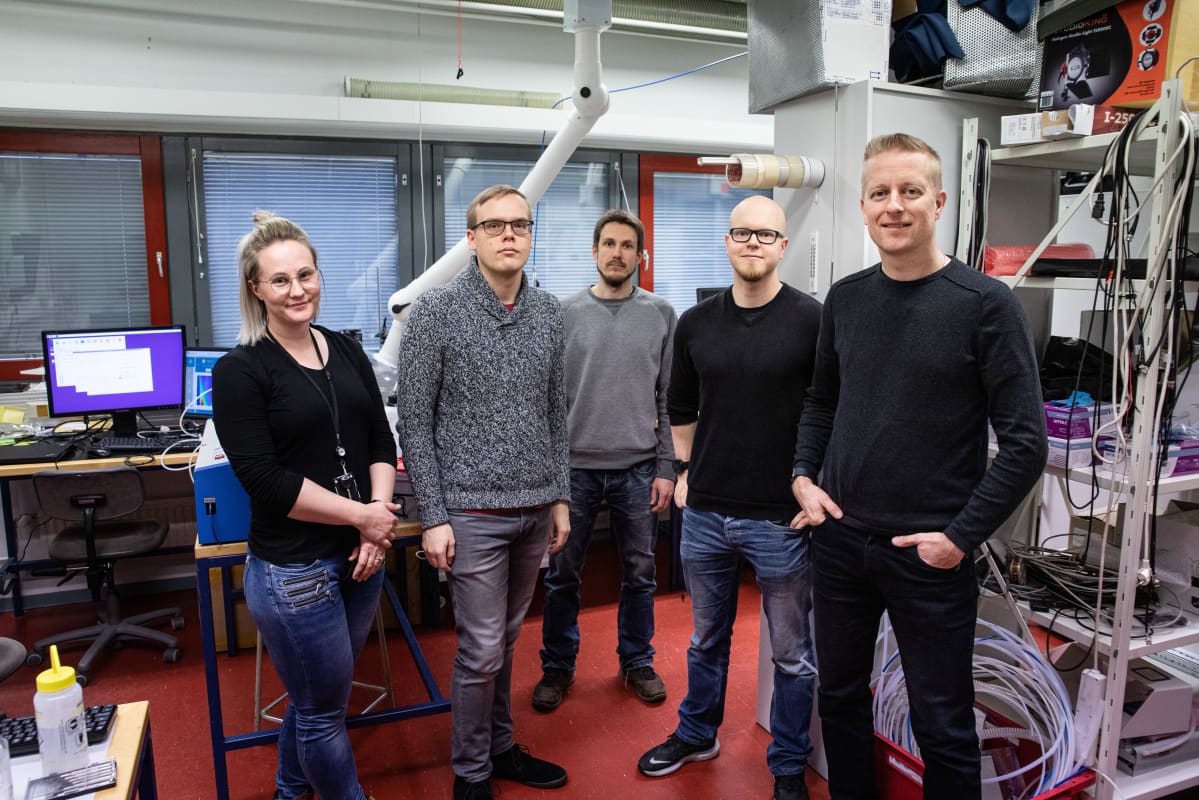 Älyveitsi TTY:n laboratoriossa.