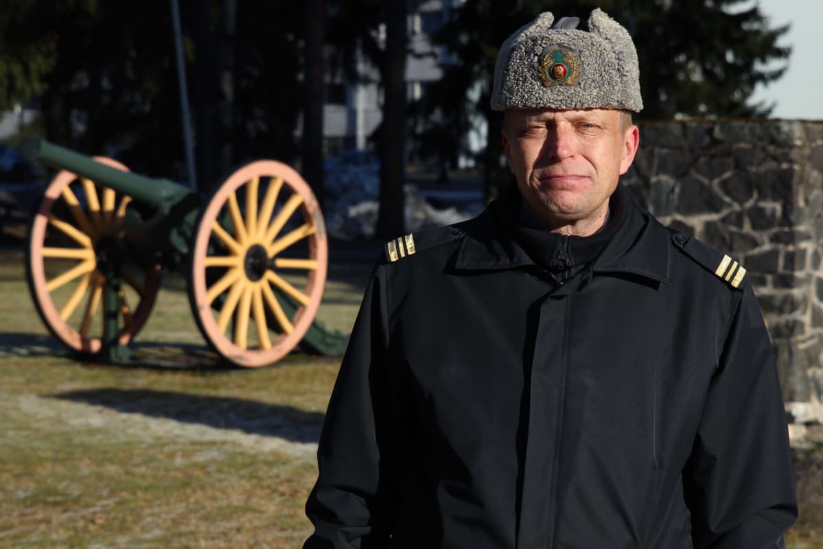 Kapteeni Timo Miettinen Karkialammen varuskunnassa Mikkelissä.