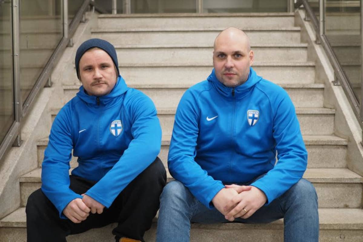 Suomen PES-maajoukkueen pelaajat Joona Koivula (vas.) ja Raoul Söderlund.
