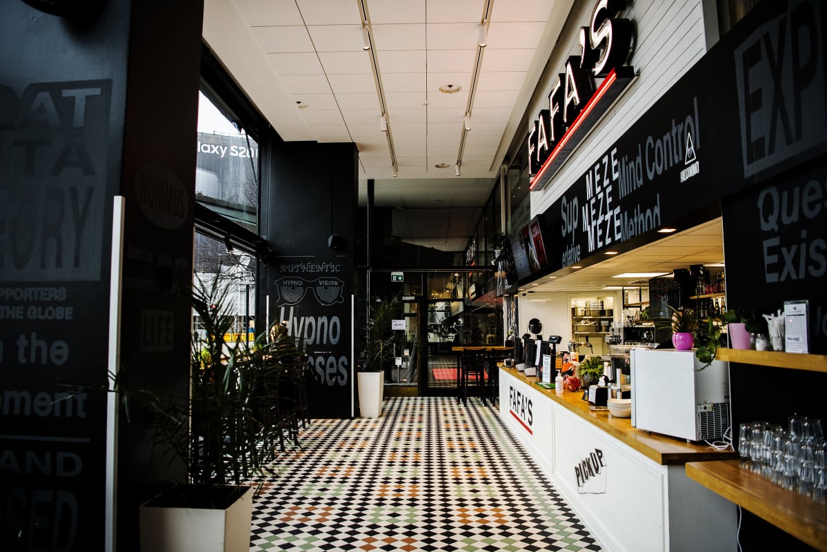Kuvassa on Helsingin Kaivokadulla sijaitseva ravintola Fafa's.