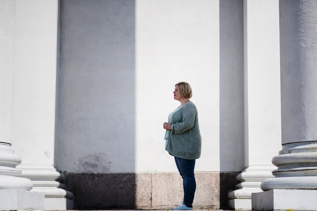 Kuvassa Helsingin keskustassa on Keskustan Annika Saarikko, joka on parhaillaan perhevapaalla. Saarikko palaa työhönsä tiede- ja kulttuuriministeriksi elokuussa.