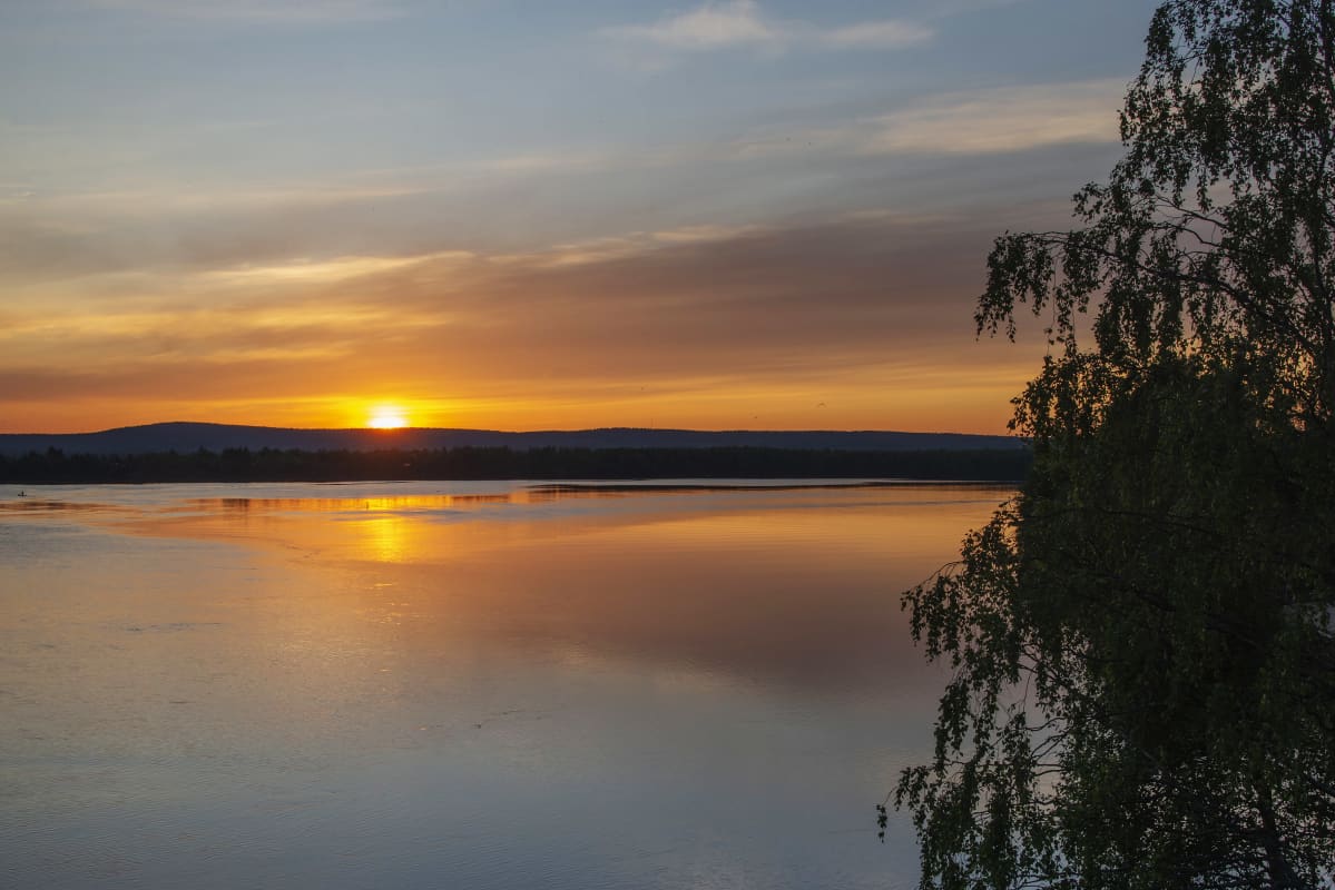 Kuvassa on yötön yö Rovaniemellä kesäkuussa 2020.