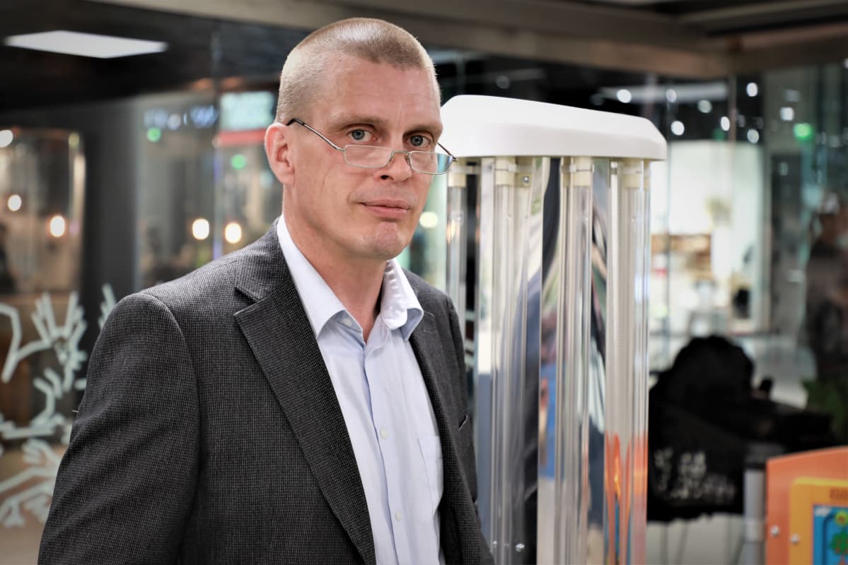 UV-valosiivousrobotti ja Omega-northin toimitusjohtaja Mika Hänninen