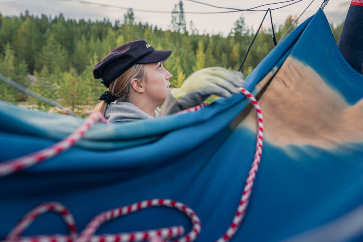 Jemina Sipinen purkaa kuumailmapalloa