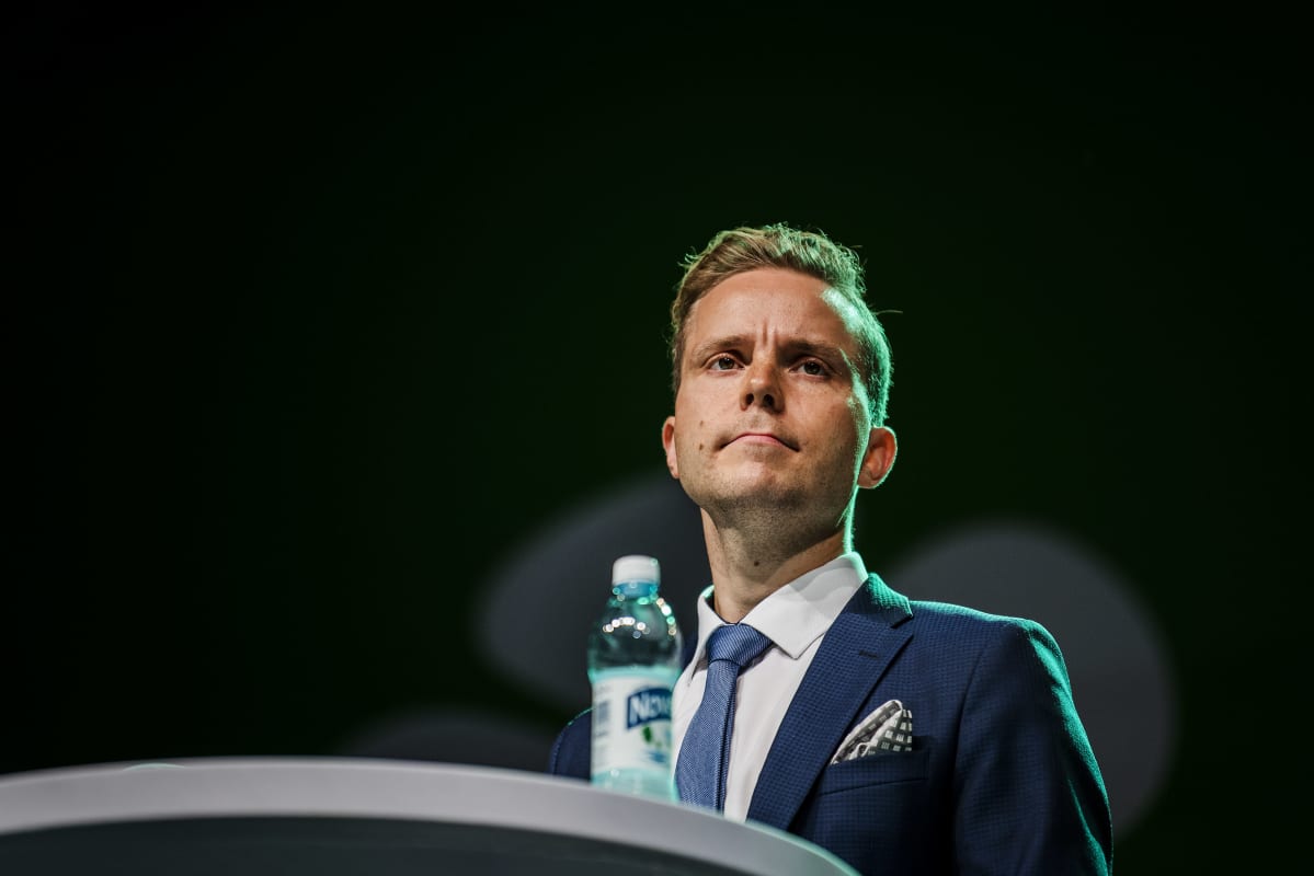 Kuvassa on Keskustan puheenjohtajantetti puolukokouksessa syyskuussa 2020.