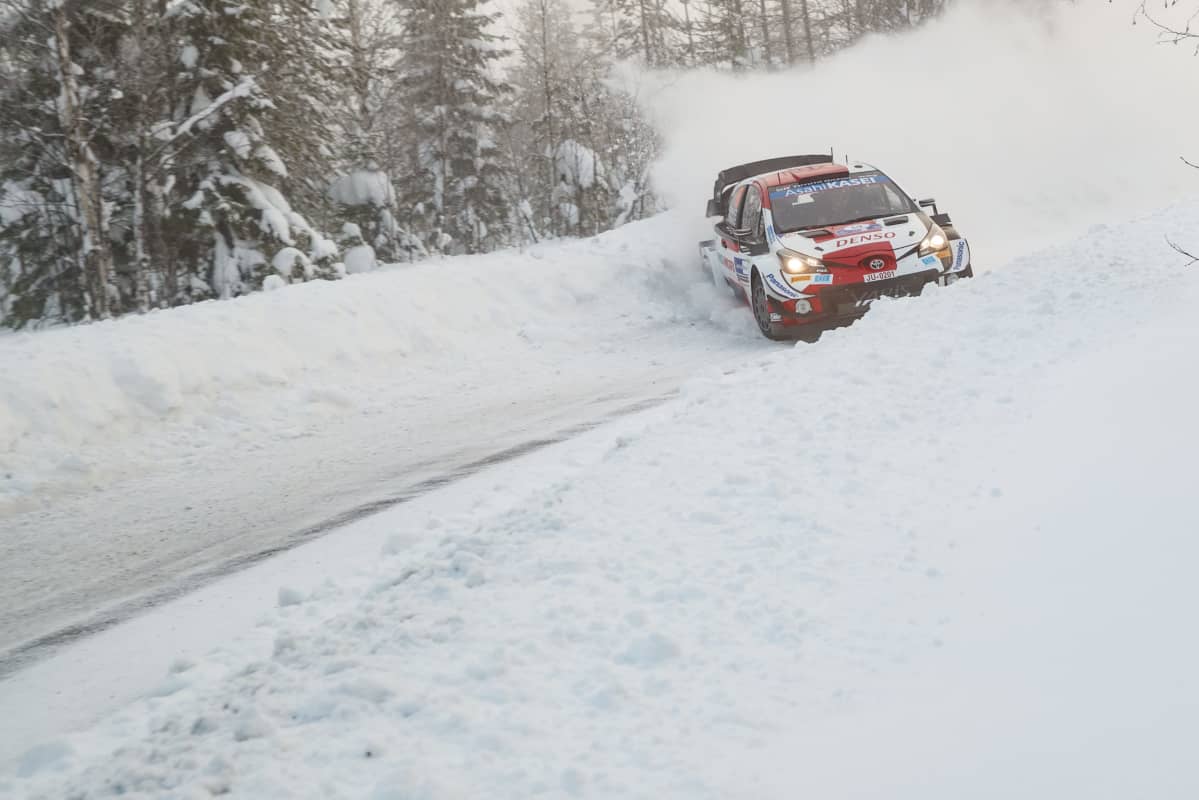 Kalle Rovanperä Toyotallaan Rovaniemen MM-rallin testierikoiskokeella 2021.