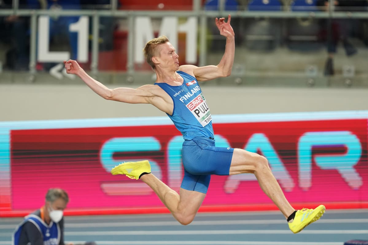 Pituushyppääjä Kristian Pulli yleisurheilun EM-hallikisoissa Torunissa maaliskuussa 2021.