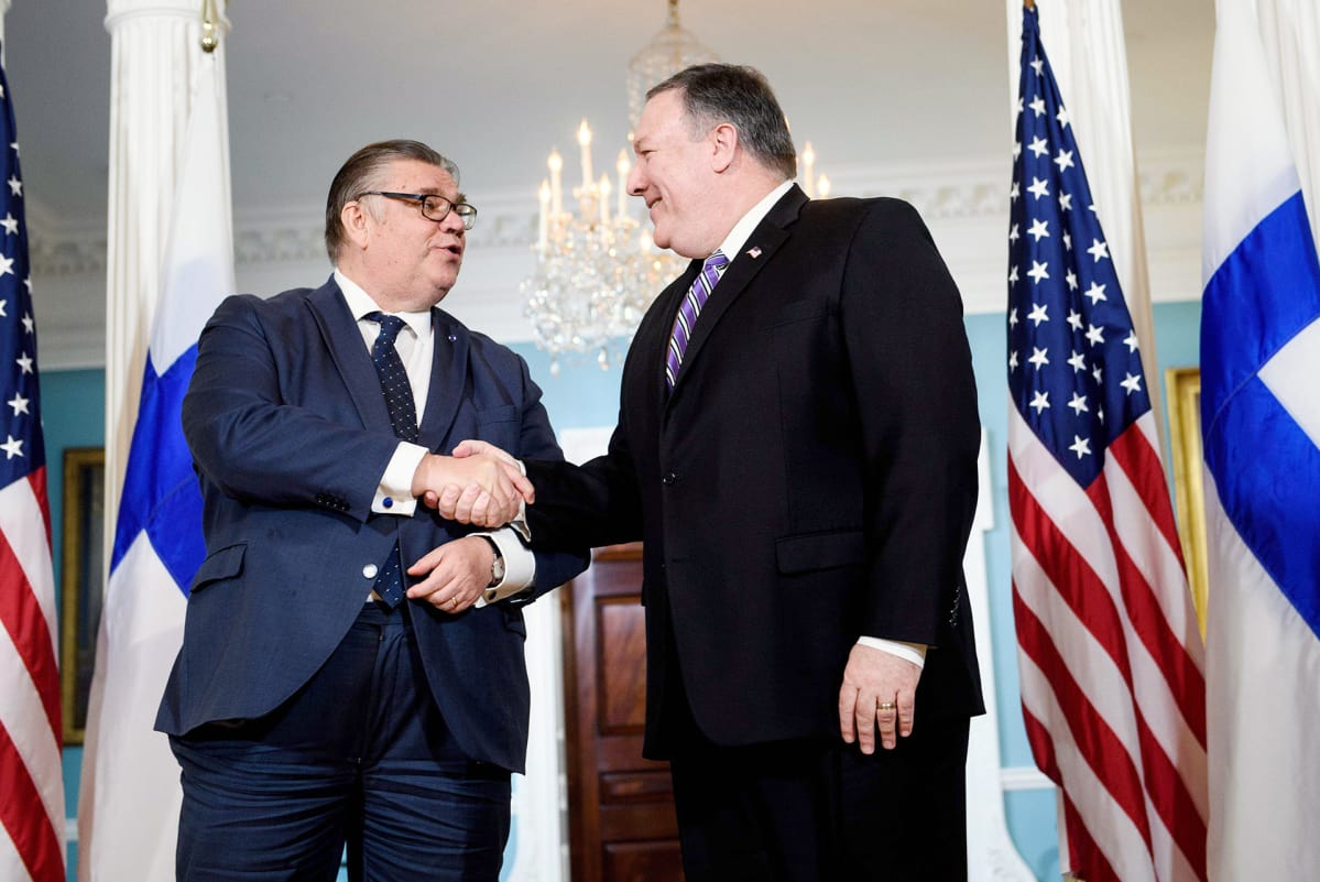 Timo Soini ja Mike Pompeo tapaavat Washingtonissa.