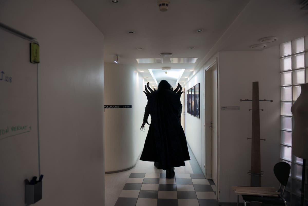 Lordi matkalla kuvauksiin Ylen studiotalossa.
