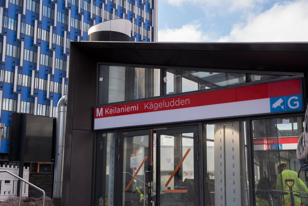 Keilaniemen metroaseman uloskäynti.