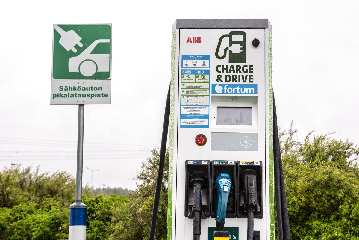 Sähköauton pikalatauspiste, ABB, Fortum.