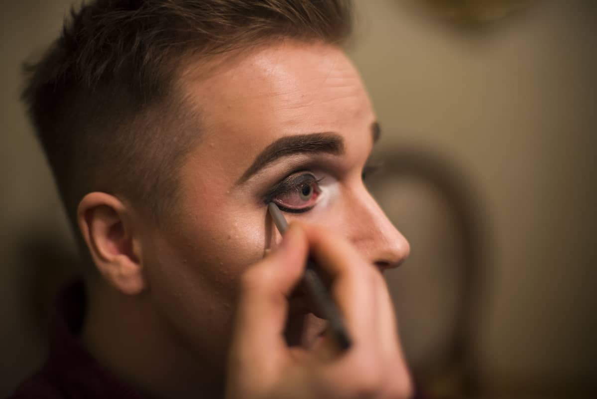 Ville Kekäläinen Drag-taiteilija Linnea von Kattendam