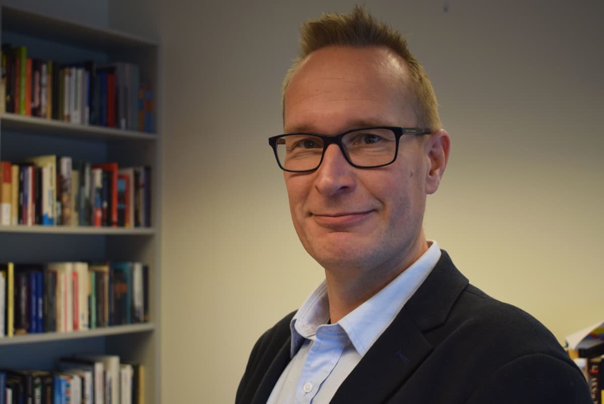 Eduskuntatutkimuksen keskuksen puheenjohtaja Markku Jokisipilä.