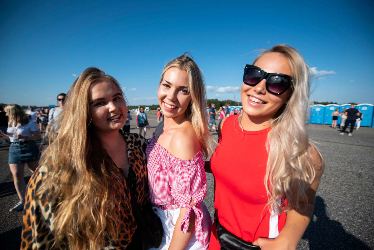 Anna Lindroos, Jonna Pesu, Roosa Pekkala ov ooat keikkaa jo puoli vuota