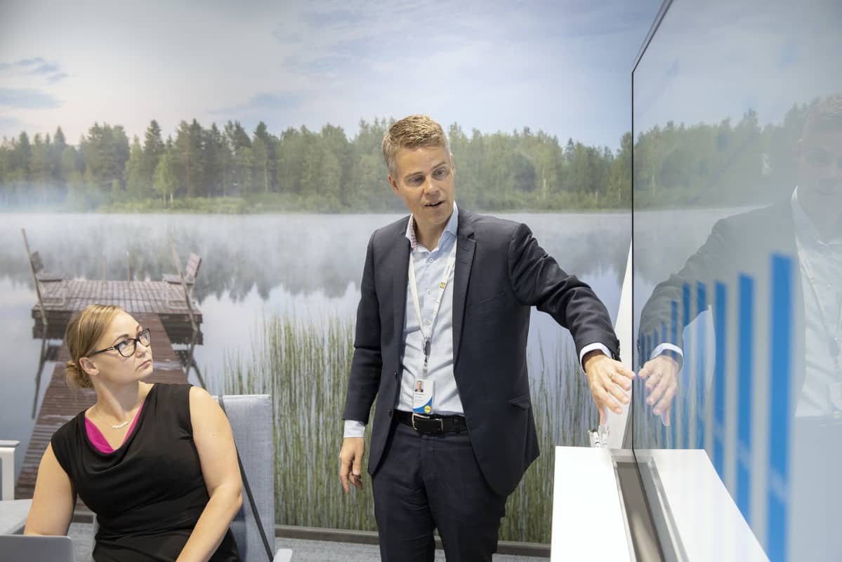 Sami Pyykkösen ja Maija Järvisen mukaan vastuullisuus näkyy myös tulosrivillä. Esimerkiksi aurinkokennot maksavat itsensä takaisin alle kymmenessä vuodessa.