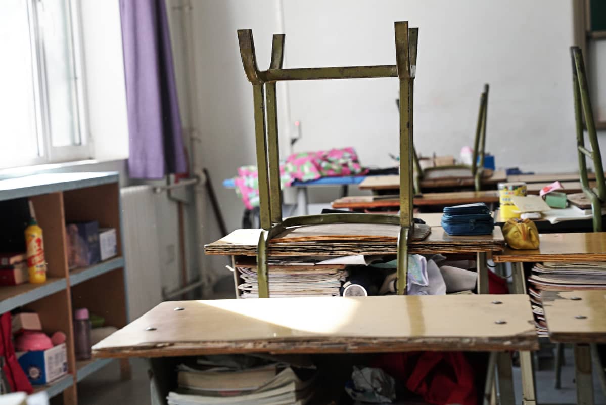 Koulun tavarat on saatu lahjoituksena tai rakennettu itse.