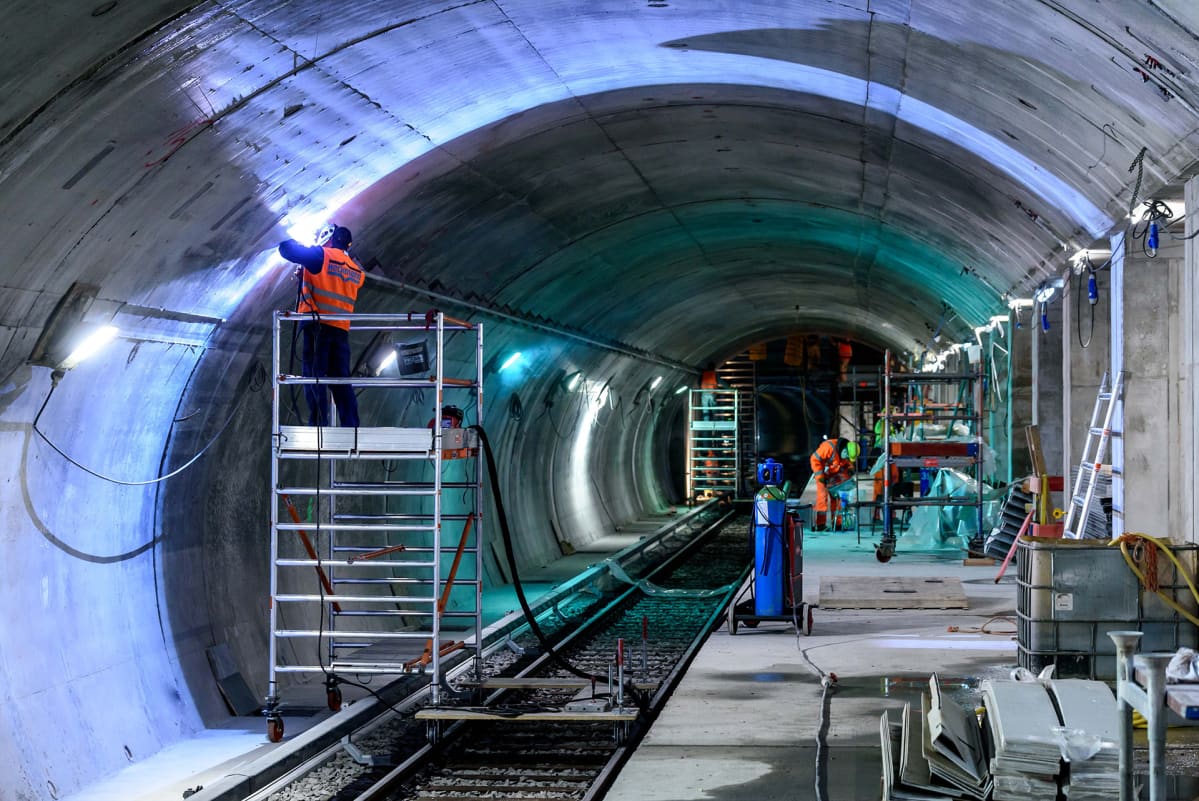 Bauarbeiter beim Richtfest für den neuen U-Bahnhof Museumsinsel der Berliner U-Bahnlinie U5